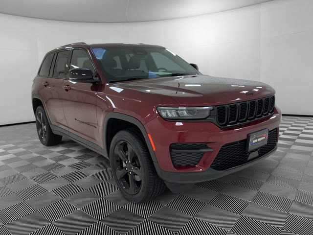 Used 2024 Jeep Grand Cherokee Altitude AWD/4WD image 7