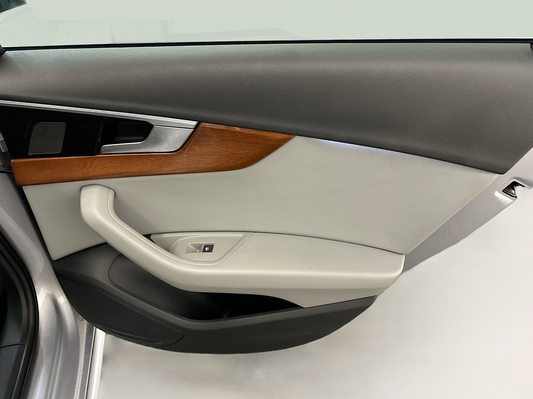 Used 2023 Audi A4 2.0T Premium w/ Convenience Package image 32