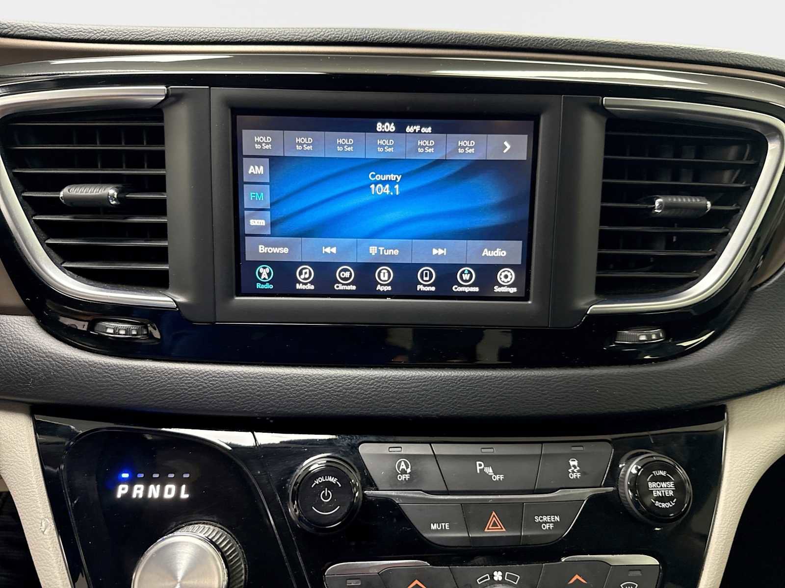 Used 2019 Chrysler Pacifica Touring Plus FWD image 18