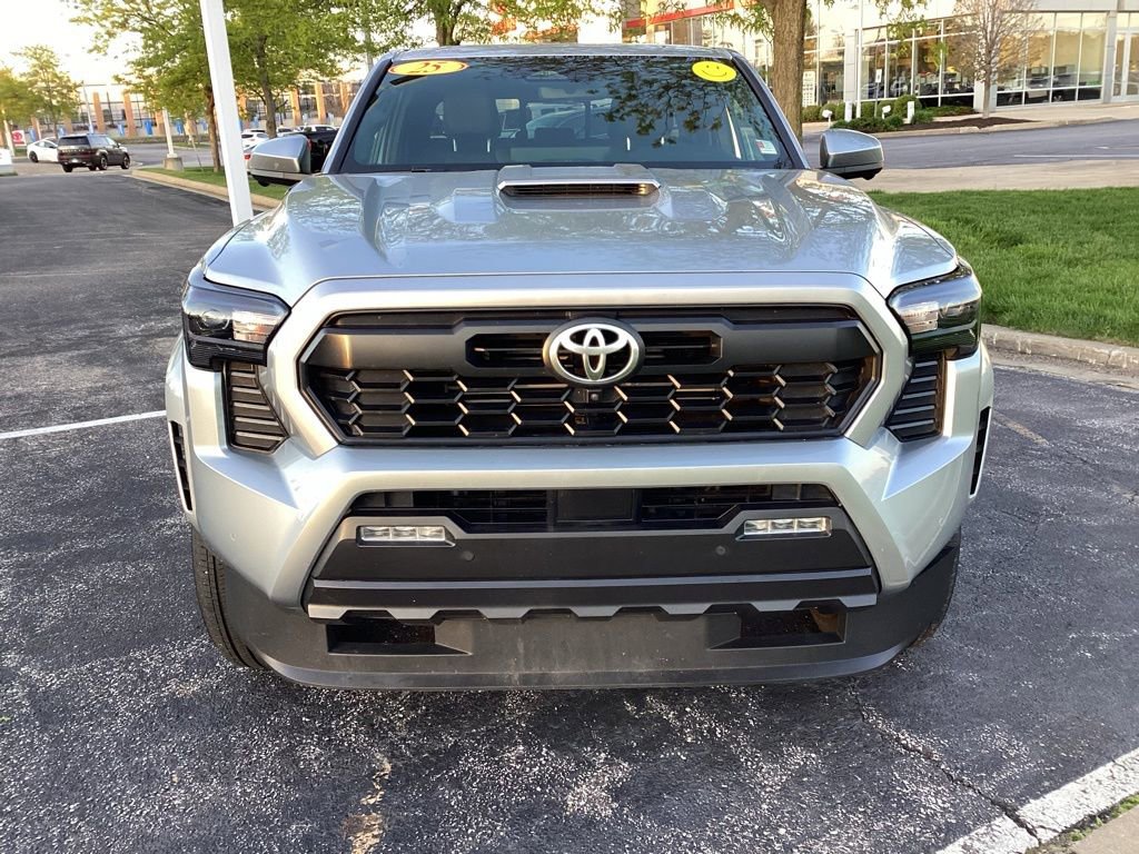 Used 2025 Toyota Tacoma TRD Sport AWD/4WD image 2