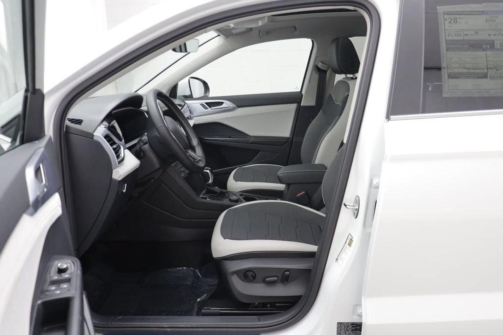 New 2026 Volkswagen Taos SE AWD/4WD image 6