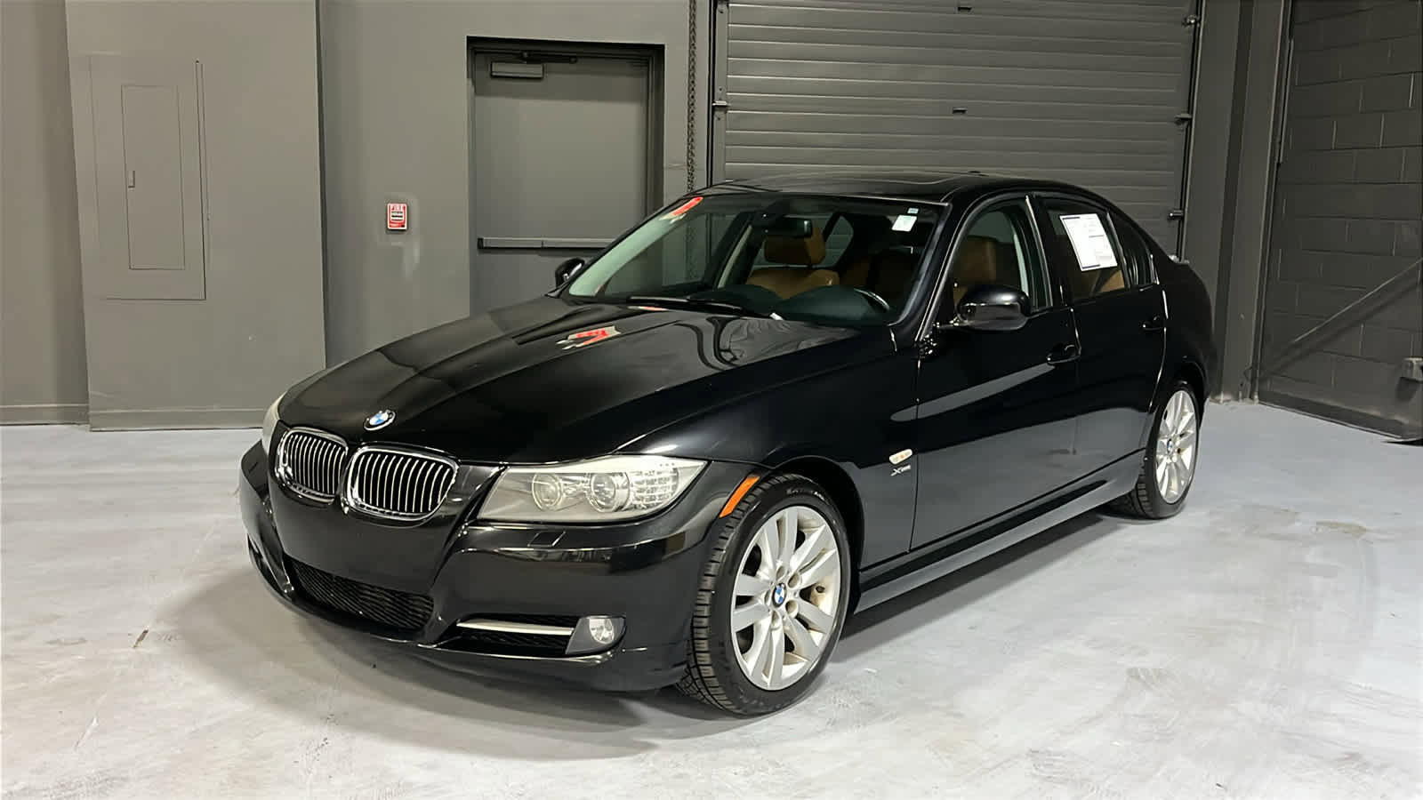 Used 2011 BMW 335i xDrive Sedan AWD/4WD image 3