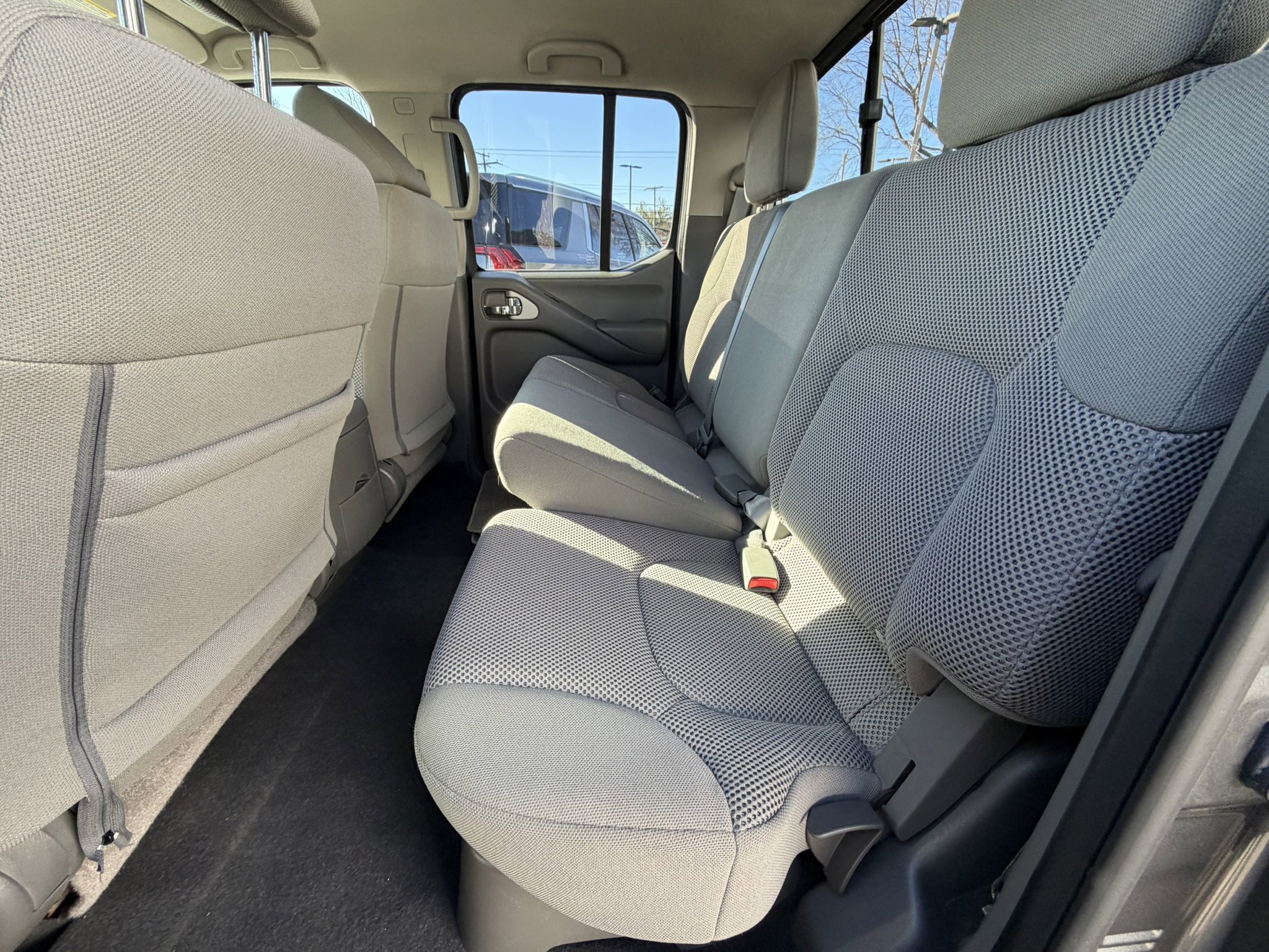 Used 2019 Nissan Frontier SV image 26