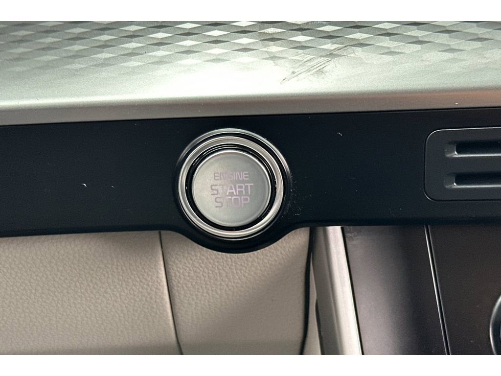 Used 2024 Kia Carnival LX image 24