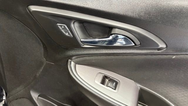 Used 2022 Chevrolet Malibu LT image 22