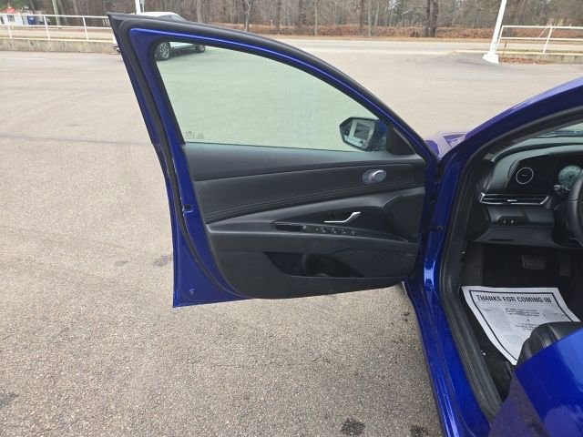 Used 2024 Hyundai Elantra Limited image 10