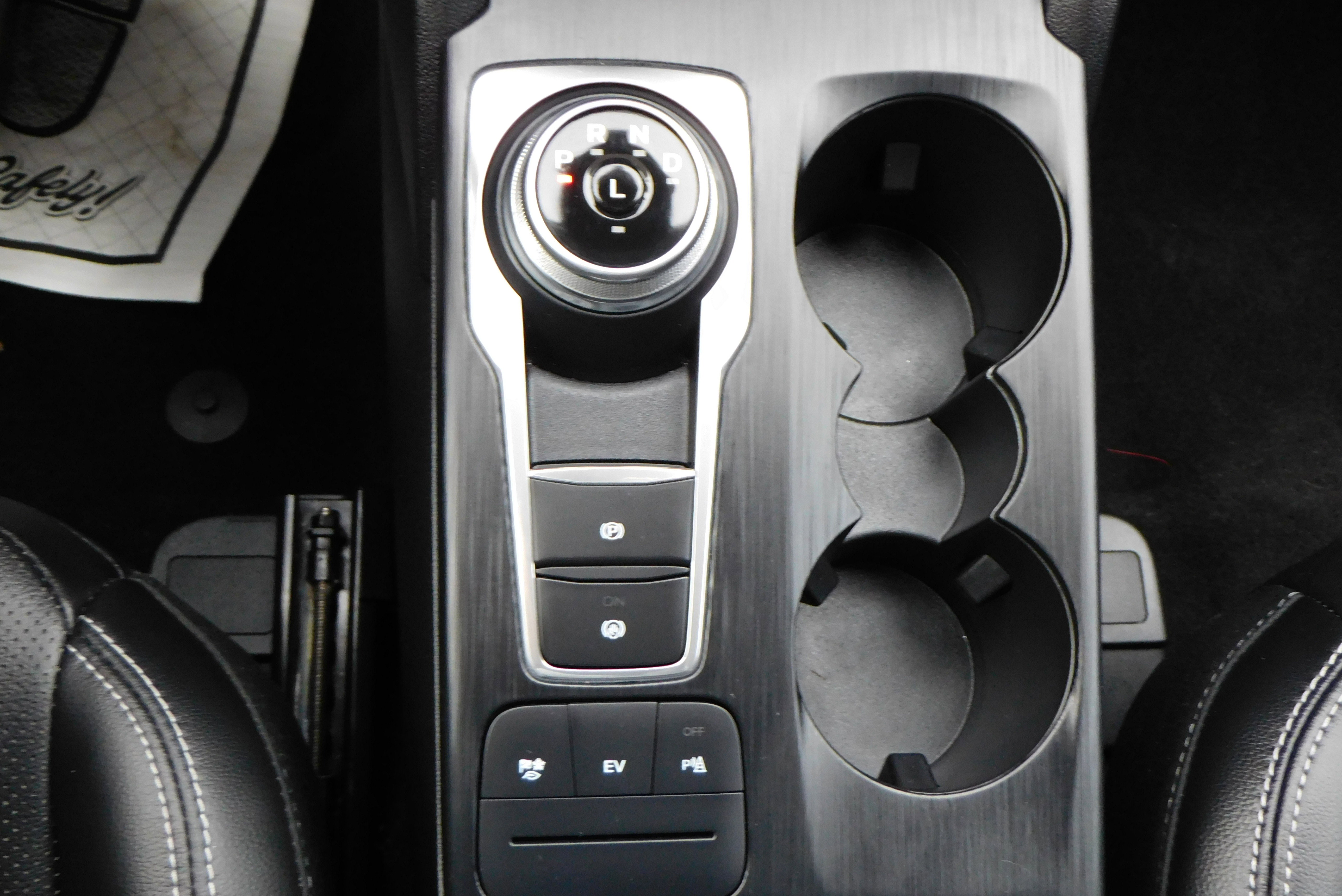 Used 2022 Ford Escape Titanium image 26