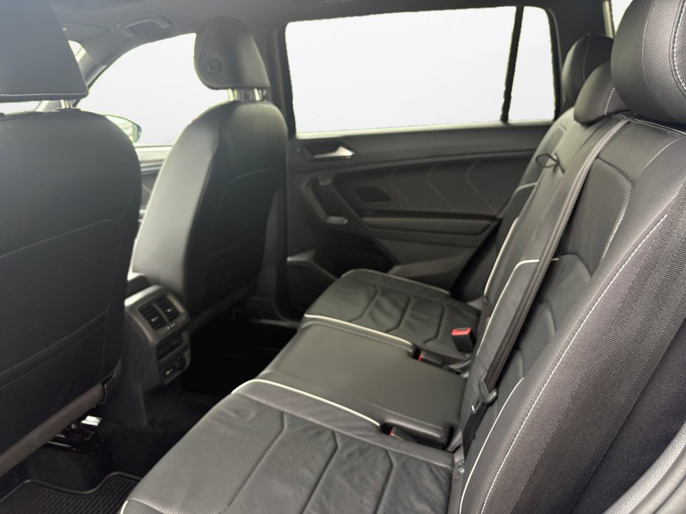 Certified 2022 Volkswagen Tiguan SEL R-Line AWD/4WD image 13