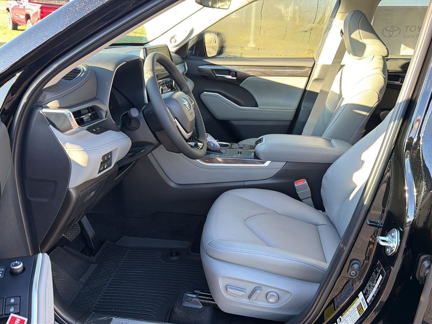New 2026 Toyota Highlander Limited AWD/4WD image 10