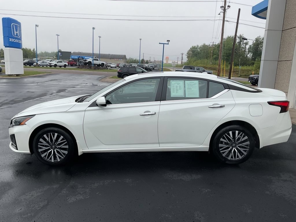 Used 2023 Nissan Altima 2.5 SV w/ SV Premium Package AWD/4WD image 8