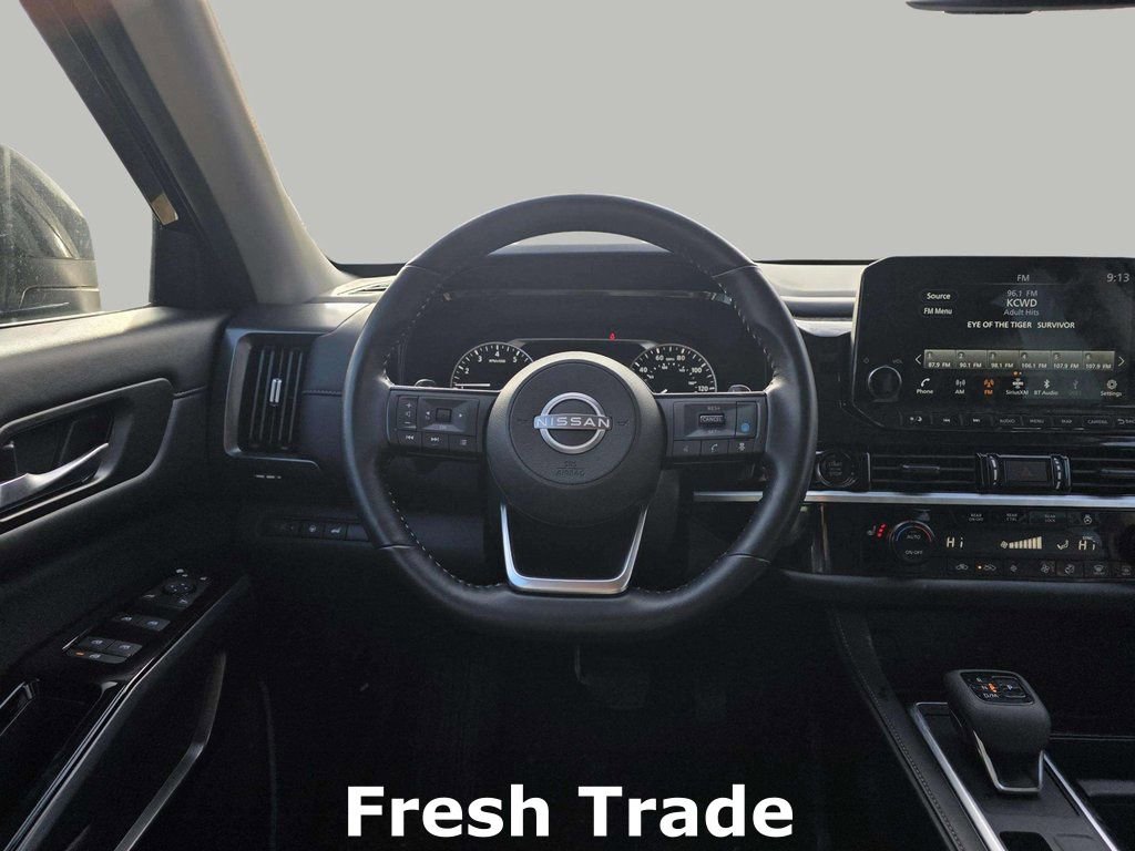 Used 2025 Nissan Pathfinder SL image 13