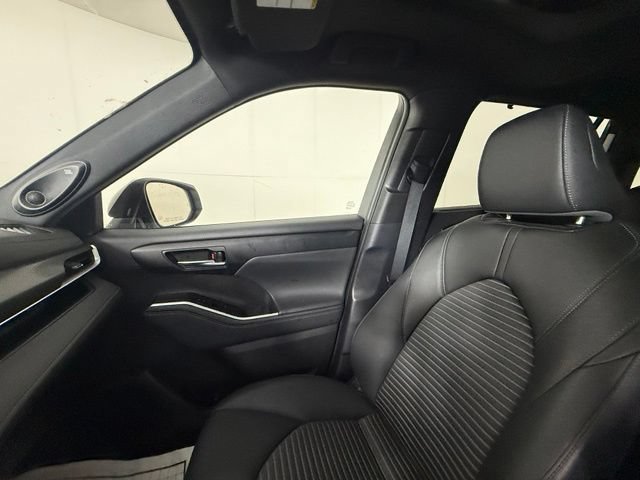 Used 2024 Toyota Highlander XSE FWD image 18