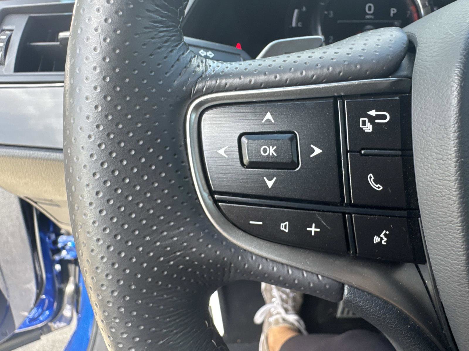 Used 2023 Lexus ES 350 F Sport w/ Accessory Package (Z2) image 28