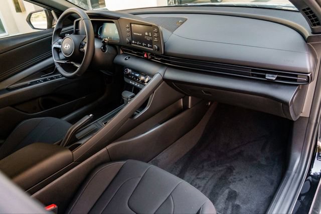 New 2025 Hyundai Elantra Sport FWD image 21