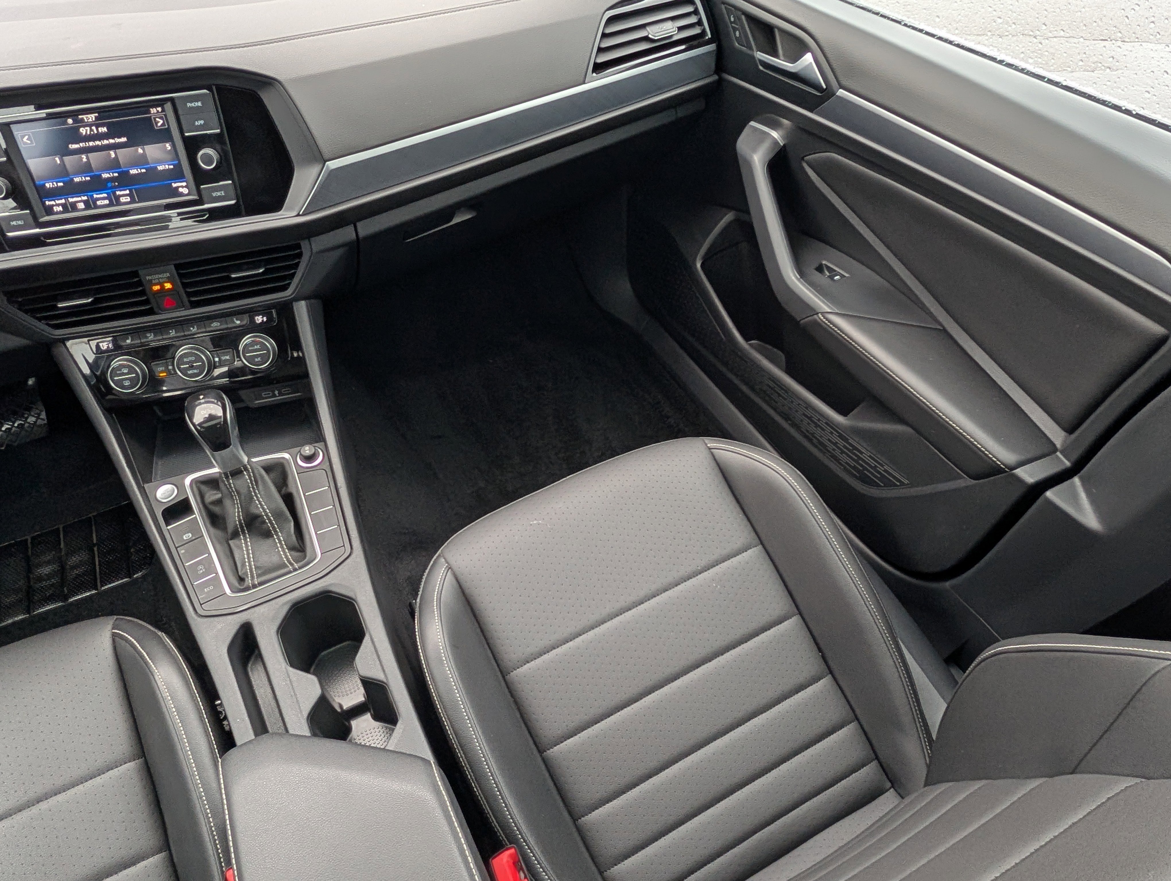 Certified 2022 Volkswagen Jetta SE w/ Panoramic Sunroof Package image 11