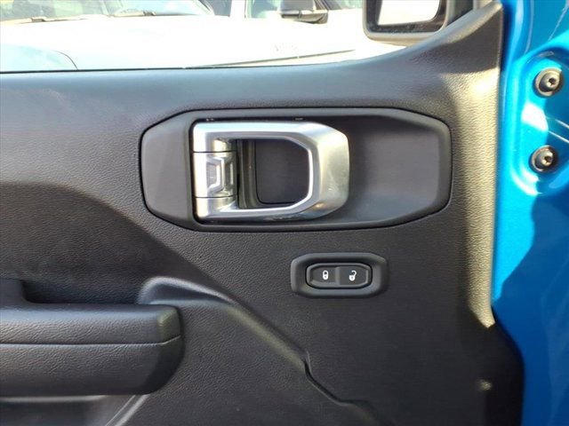 Used 2025 Jeep Wrangler Sport image 23