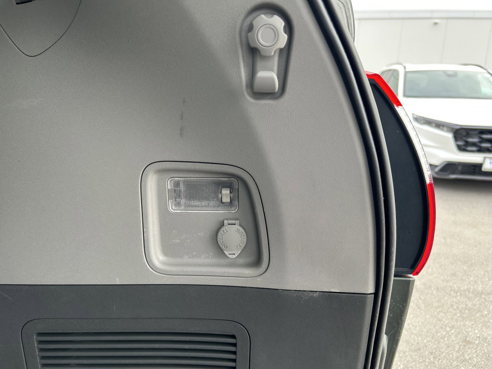 Used 2018 Toyota Sienna XLE w/ Carpet Mat Package image 17