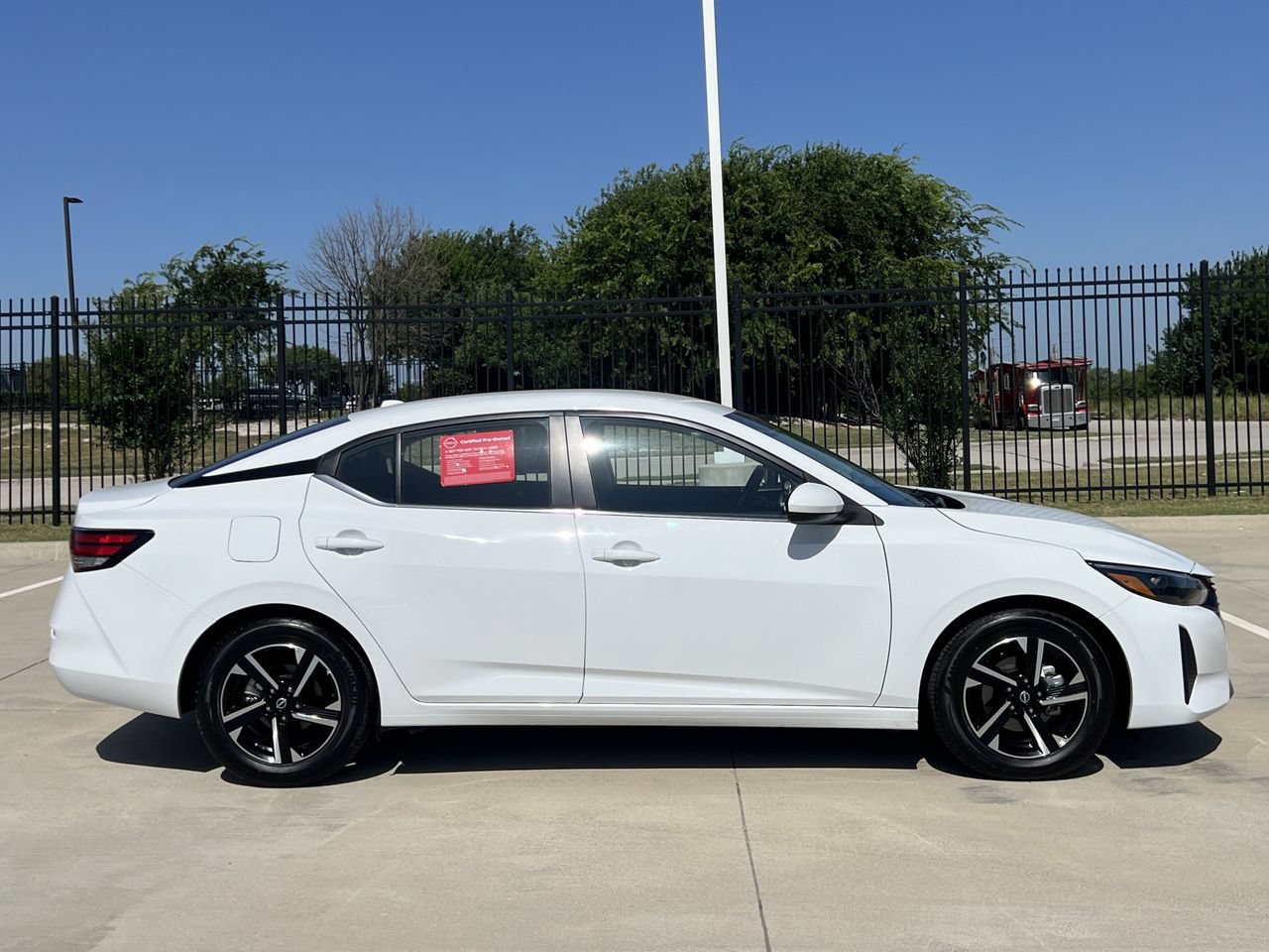 Used 2025 Nissan Sentra SV FWD image 3