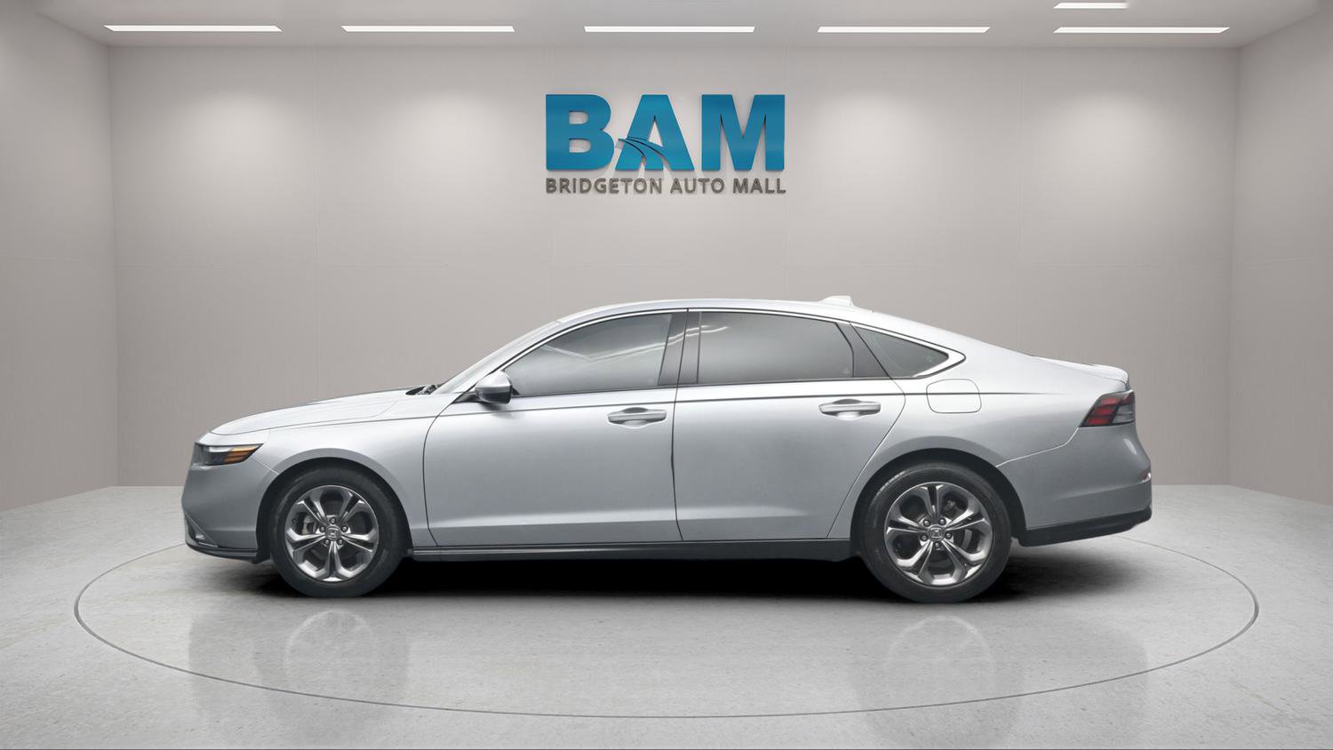 Used 2023 Honda Accord EX image 4