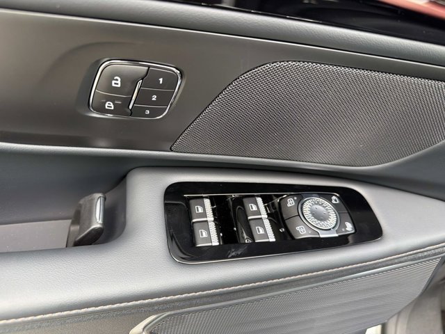 New 2026 Lincoln Nautilus Premier AWD/4WD image 10