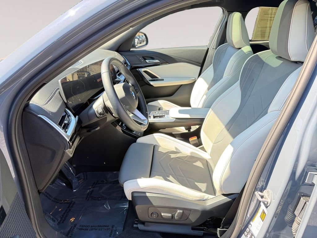 Certified 2025 BMW X2 xDrive28i image 9