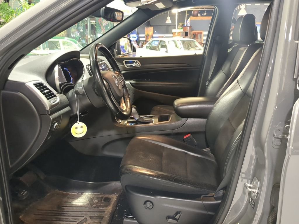 Used 2021 Jeep Grand Cherokee Laredo X AWD/4WD image 13