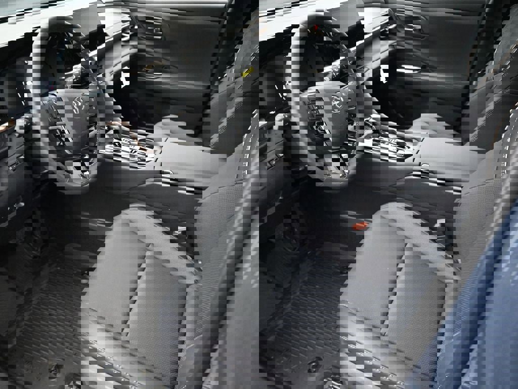 New 2025 Toyota Crown Signia image 9