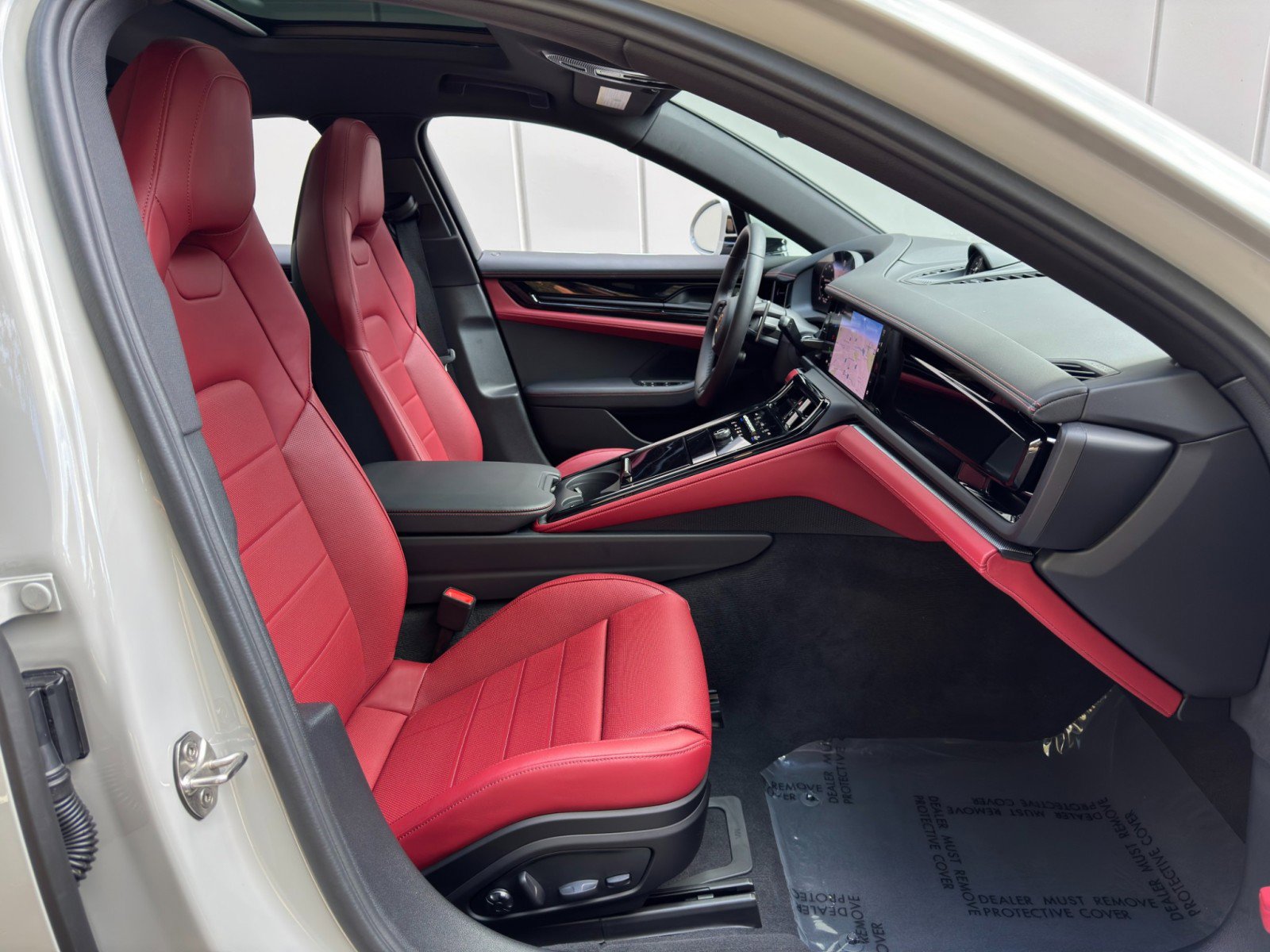 Used 2025 Porsche Panamera 4S w/ Premium Package image 16