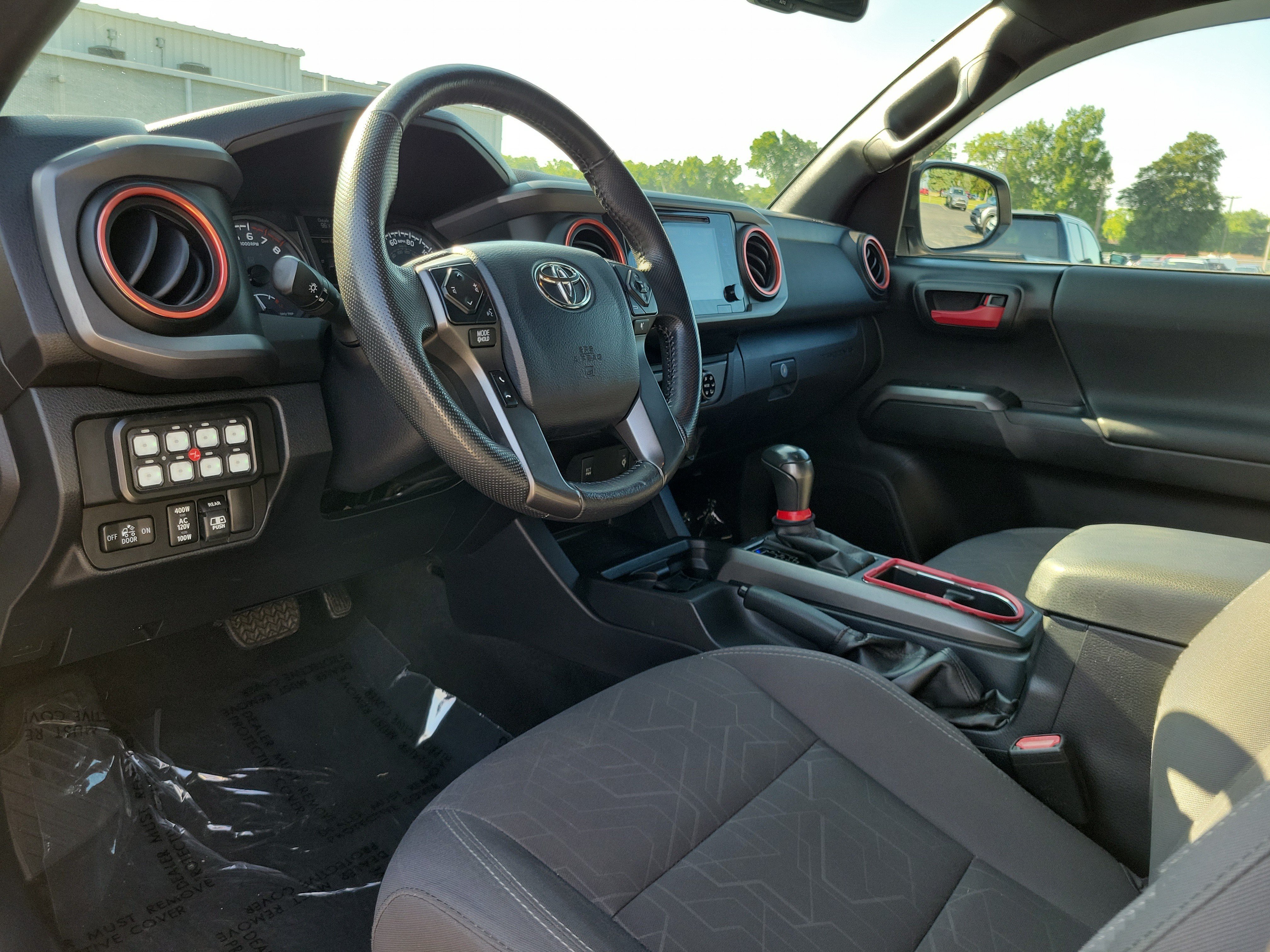 Used 2017 Toyota Tacoma TRD Off-Road w/ Tow Package (A/T) AWD/4WD image 19