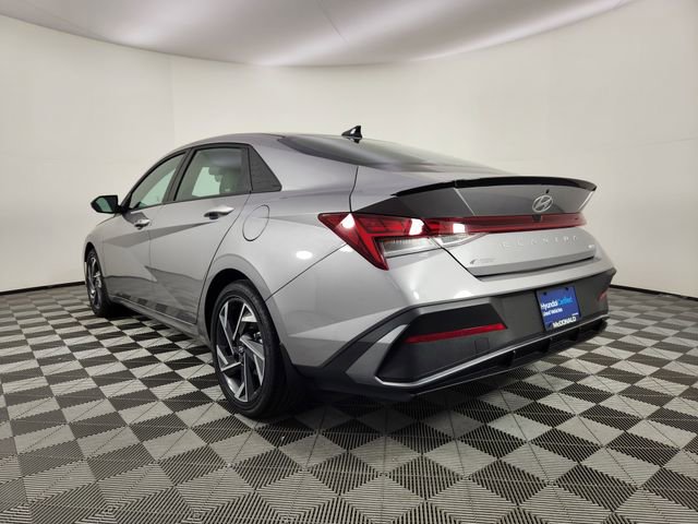 Certified 2025 Hyundai Elantra SEL FWD image 3