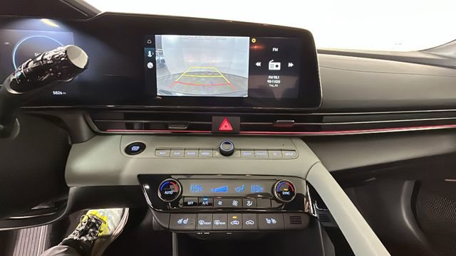 Certified 2025 Hyundai Elantra Limited FWD image 25