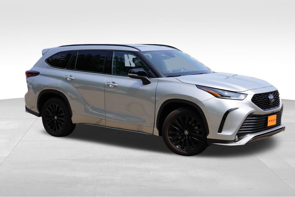 Used 2025 Toyota Highlander XSE AWD/4WD image 2