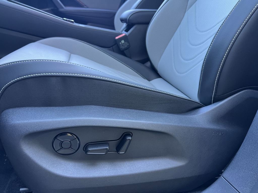 New 2026 Volkswagen Tiguan SE R-Line image 12