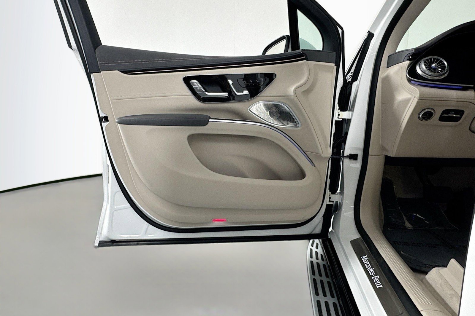 New 2026 Mercedes-Benz EQS 550 4MATIC SUV image 20