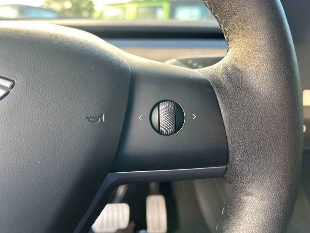 Used 2024 Tesla Model Y Performance image 38