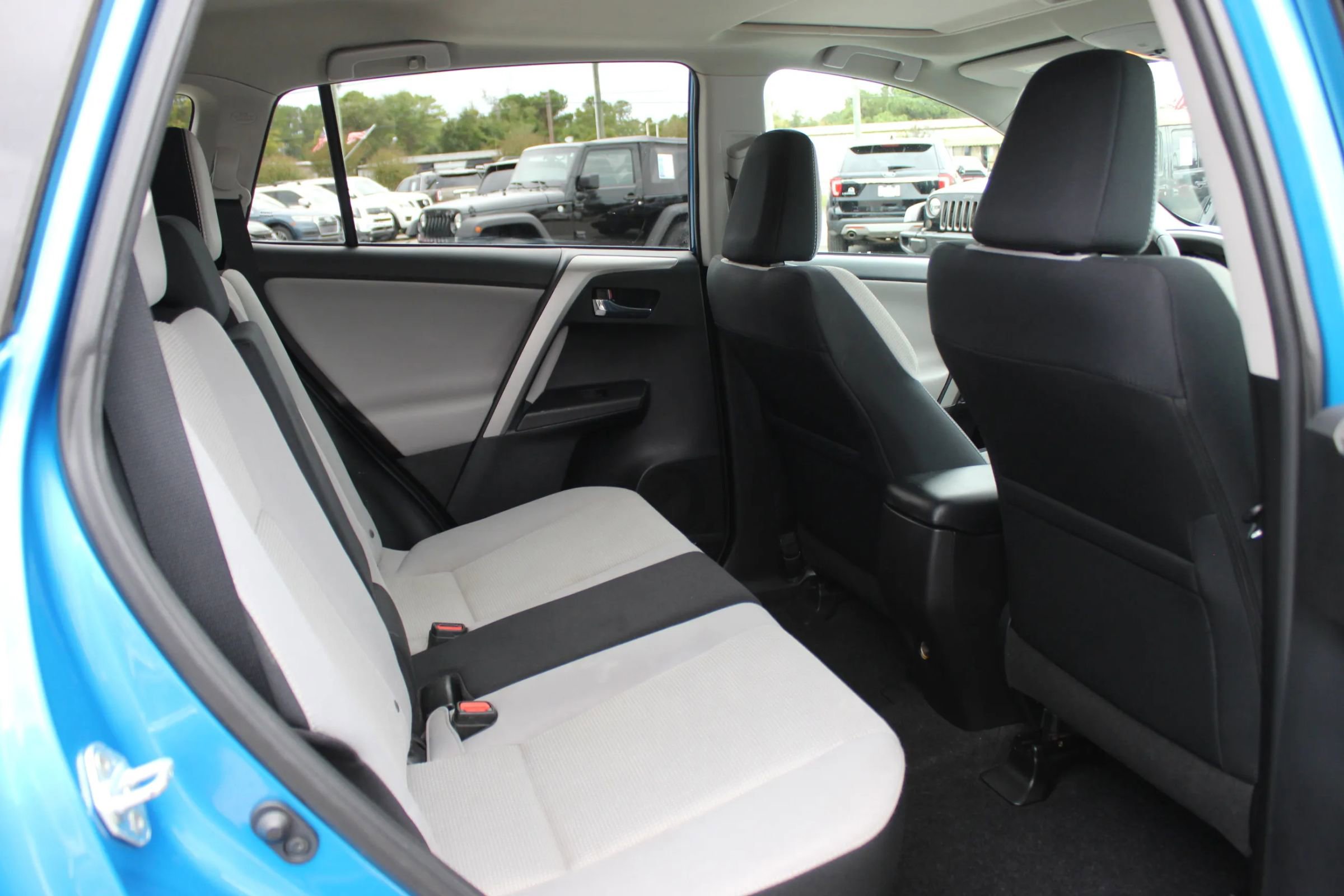 Used 2016 Toyota RAV4 XLE image 24