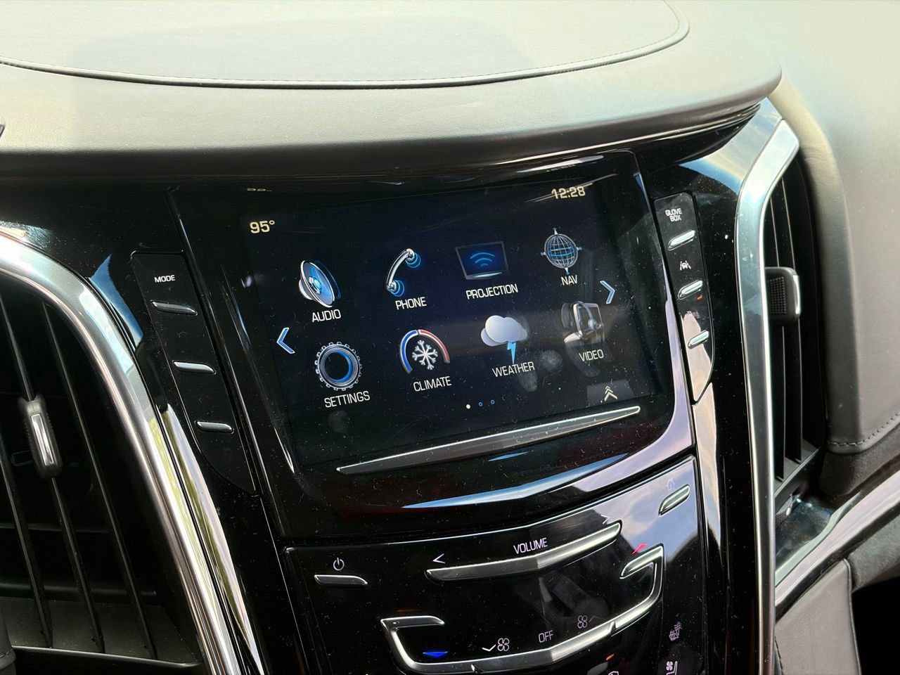 Used 2018 Cadillac Escalade ESV Platinum AWD/4WD image 7