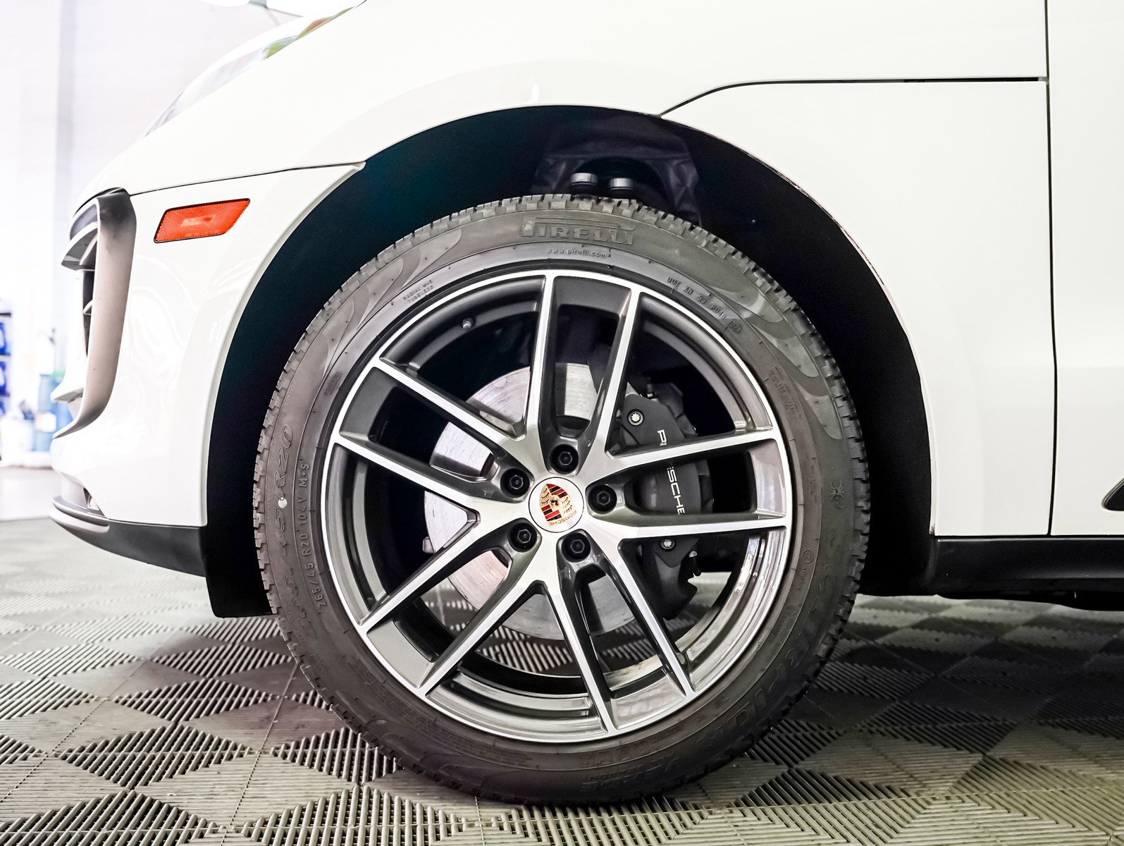 Certified 2024 Porsche Macan image 14