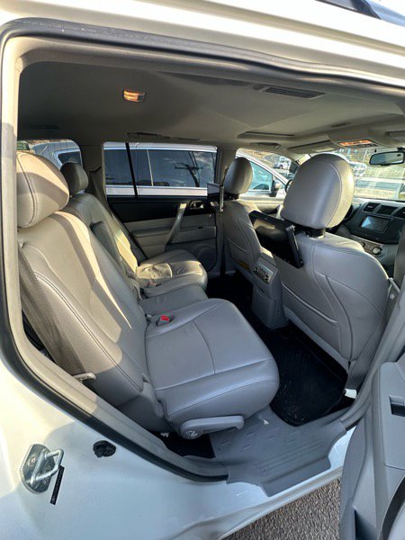 Used 2012 Toyota Highlander SE image 10