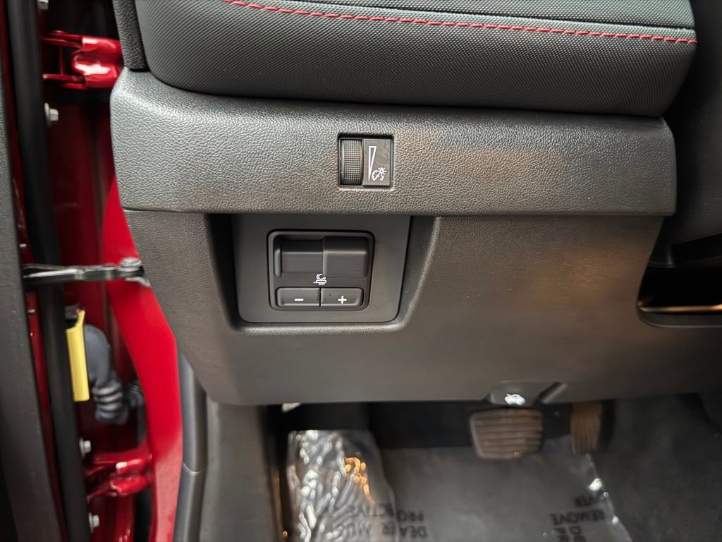 Used 2024 Chevrolet Colorado Z71 w/ Z71 Convenience Package 2 image 8