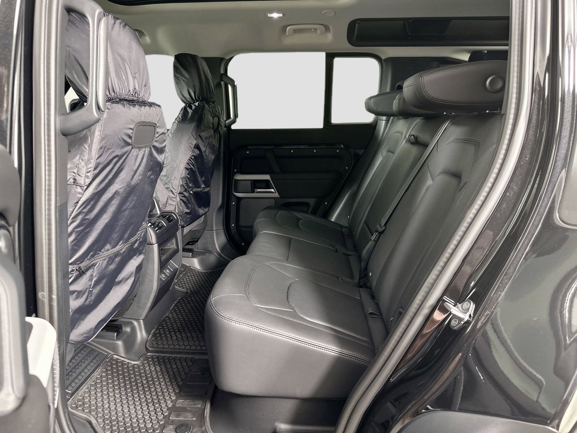 Used 2024 Land Rover Defender 110 S image 19