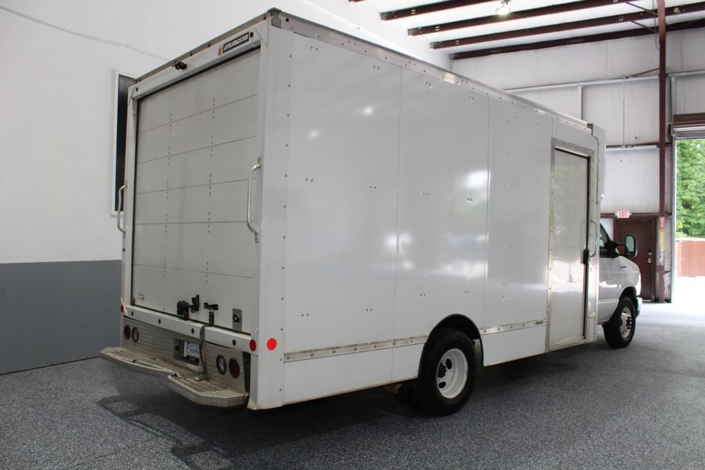 Used 2022 Ford E-450 and Econoline 450 Super Duty RWD image 3