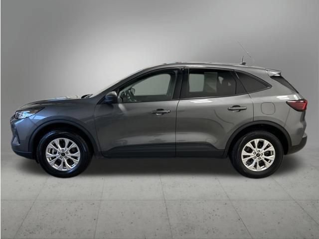 Used 2025 Ford Escape Active AWD/4WD image 2