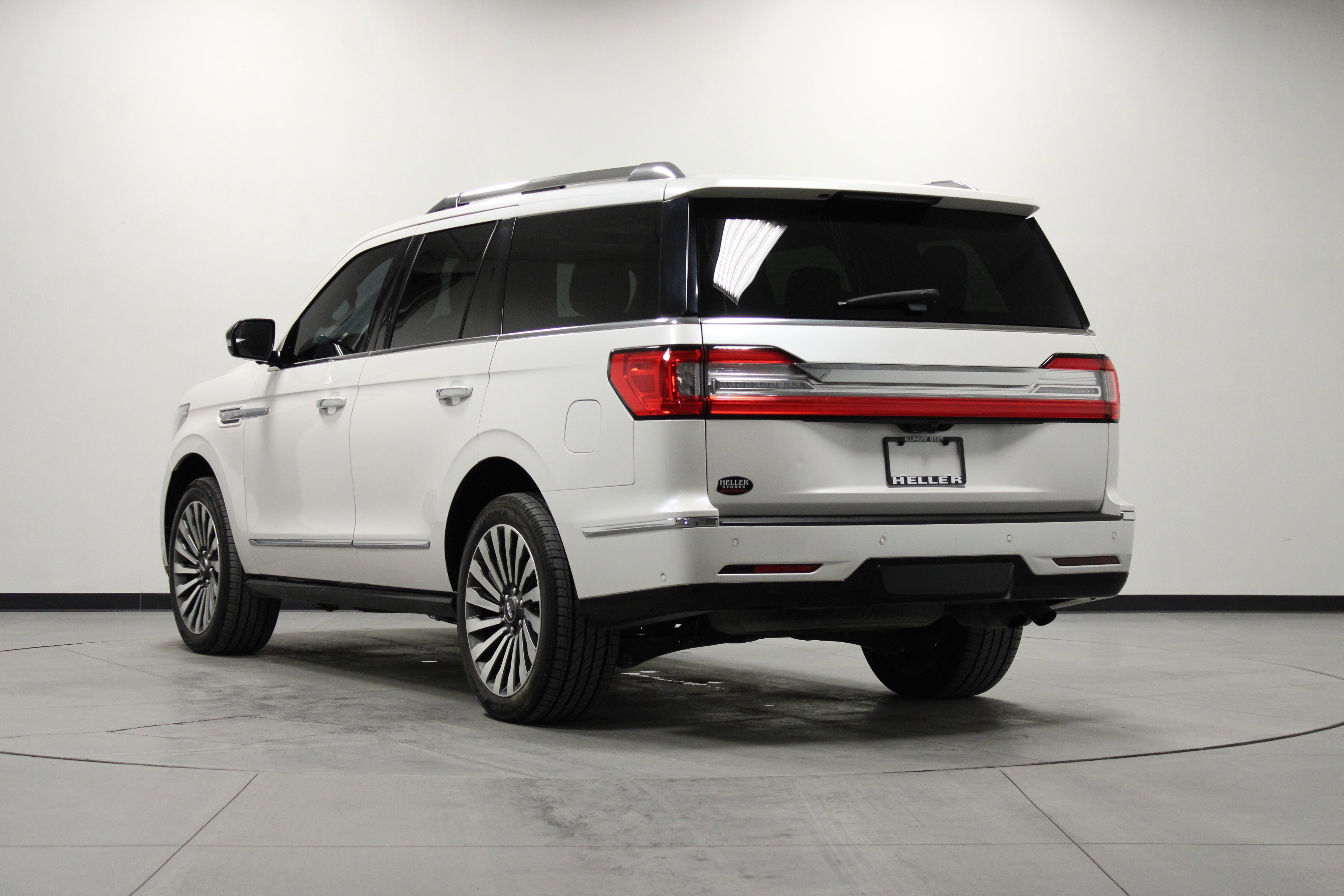 Used 2019 Lincoln Navigator Reserve image 6