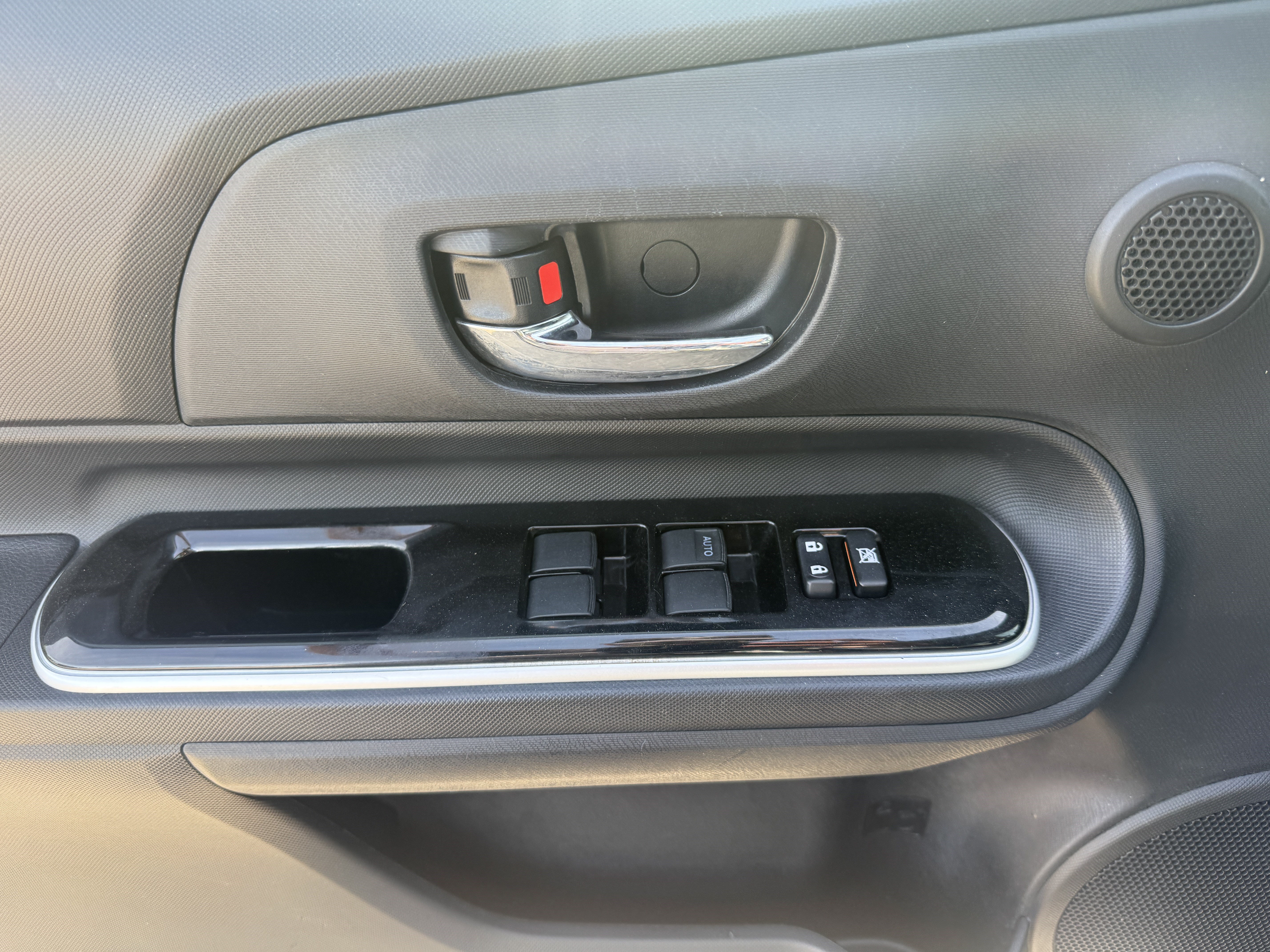 Used 2015 Toyota Prius C Three FWD image 18