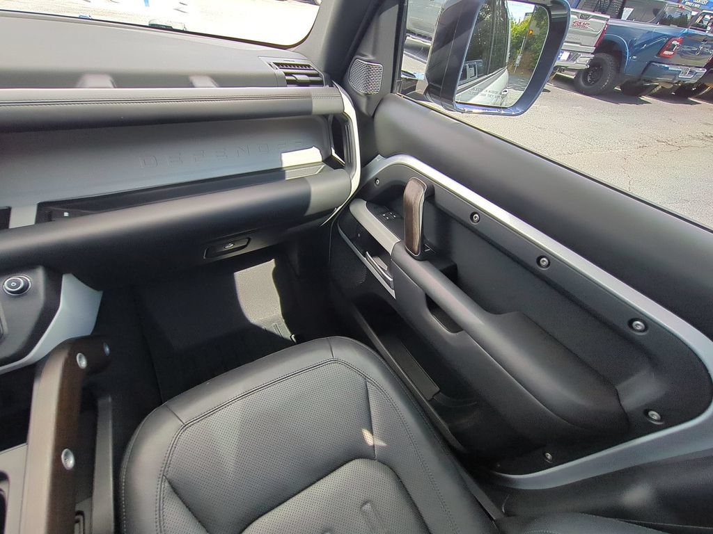 Used 2020 Land Rover Defender 110 HSE AWD/4WD image 19