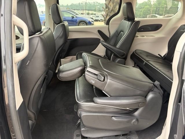 Used 2022 Chrysler Pacifica Limited FWD image 19
