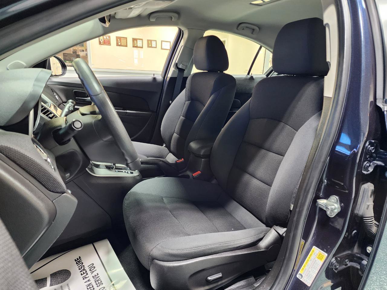 Used 2016 Chevrolet Cruze LT FWD image 15