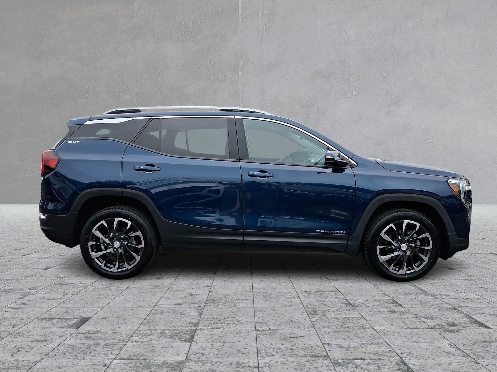 Used 2023 GMC Terrain SLT AWD/4WD image 4