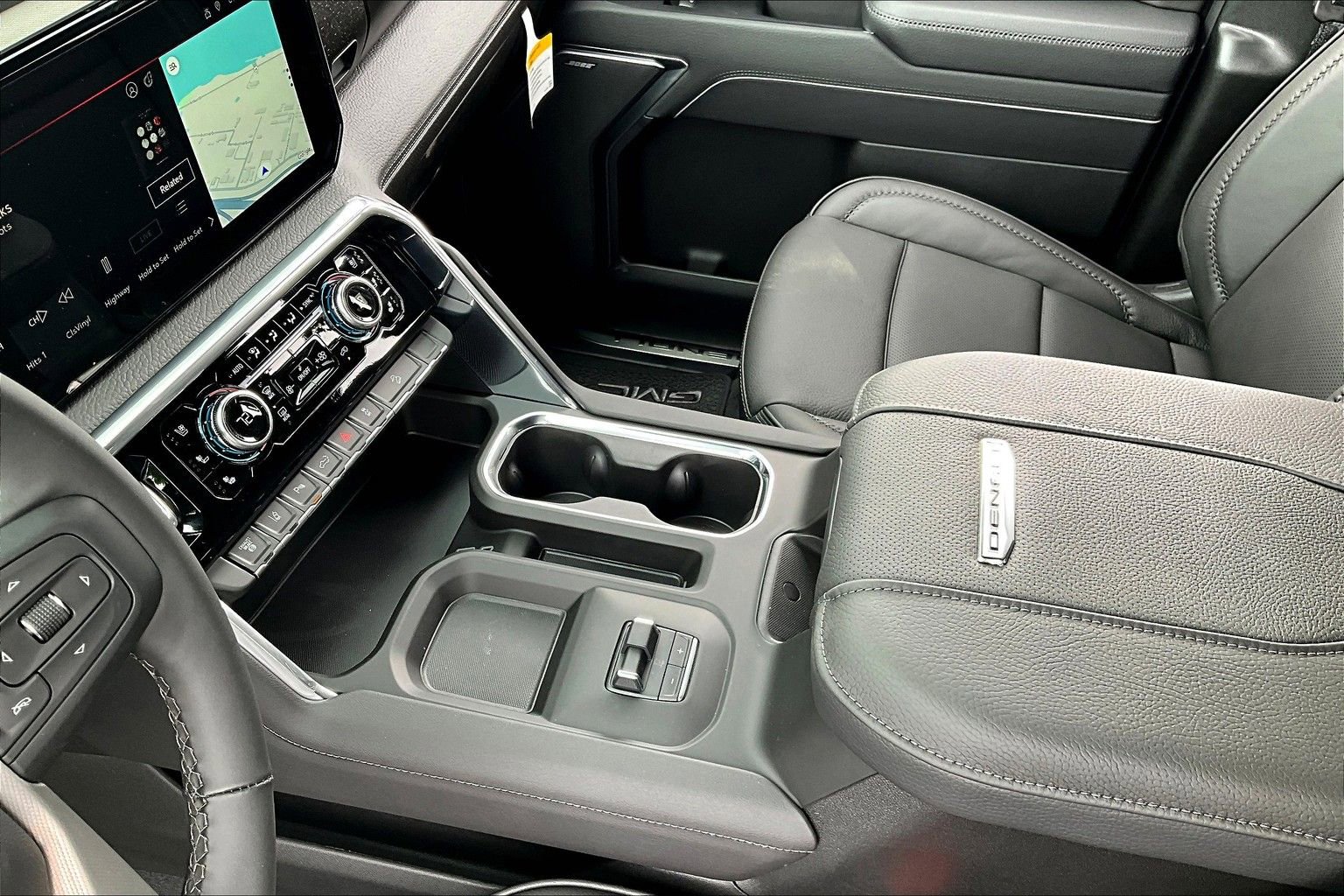 New 2025 GMC Sierra 3500 Denali w/ Denali Reserve Package image 8